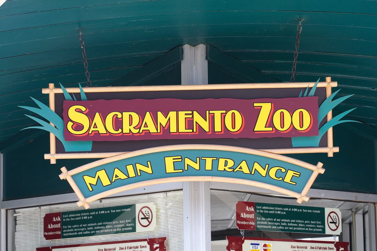 The Sacramento Zoo's main entrance sign