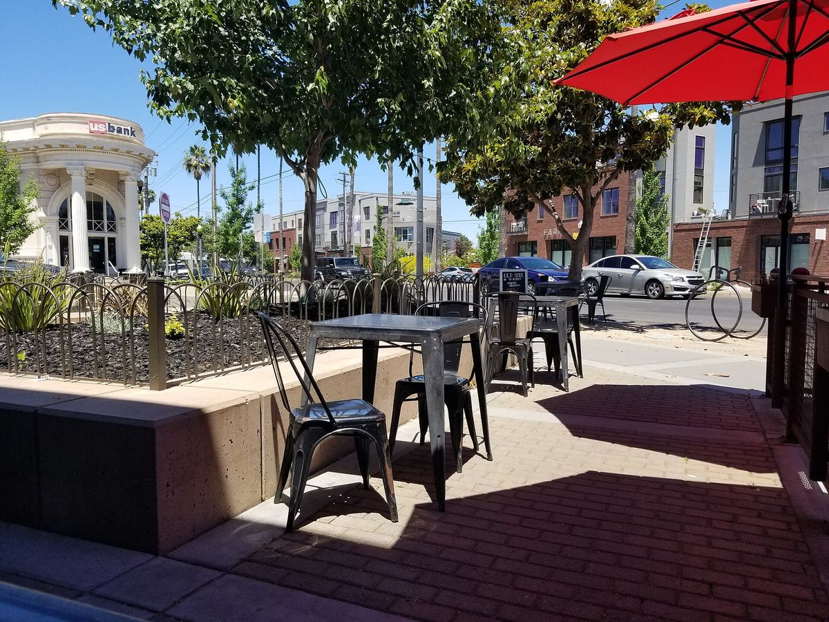 Patio tables on a sunny corner of Broadway in Oak Park